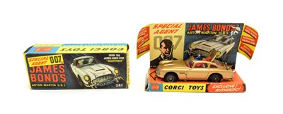 Lot 3472 - Corgi 261 James Bond Aston Martin DB5 in display box (E-G box G-E, with spare man and leaflet)