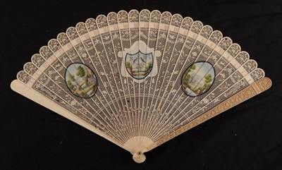 Lot 1093 - A fine and large late 18th century Chinese carved ivory brisé fan, Qing dynasty, the 26 inner...