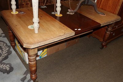 Lot 1223 - A late Victorian walnut extending dining table, with one additional leaf, 174cm extended