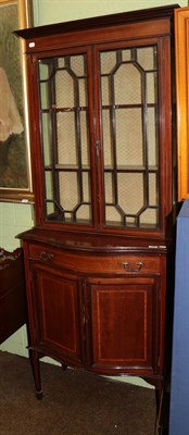 Lot 1304 - A small Edwardian mahogany and satinwood crossbanded display cabinet, 76cm wide