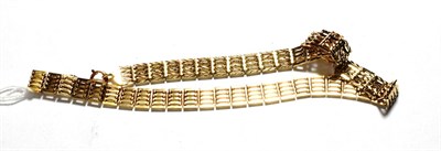 Lot 93 - A 9 carat gold gate link necklace, length 41cm