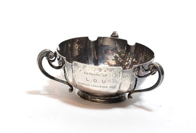 Lot 222 - A George V silver bowl, by Henry Hodson Plante, London, 1913, shaped circular and with three scroll