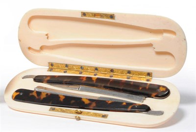 Lot 958 - A Pair of Tortoiseshell Mounted Bengal Cut-Throat Razors, in a fitted ivory case, circa 1850,...