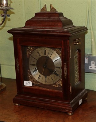 Lot 372 - A Smith's Enfield mahogany Georgian style bracket clock, eight day twin train movement