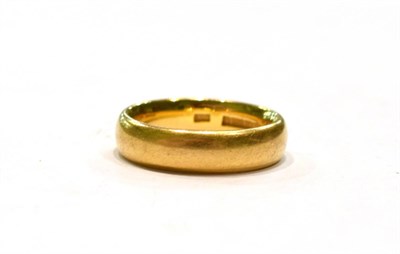 Lot 435 - A 22 carat gold band ring, finger size M