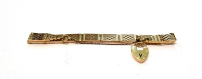 Lot 437 - A gate link bracelet, stamped '15CT', length 19cm