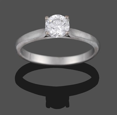 Lot 2021 - An 18 Carat White Gold Diamond Solitaire Ring, the round brilliant cut diamond in a claw setting to
