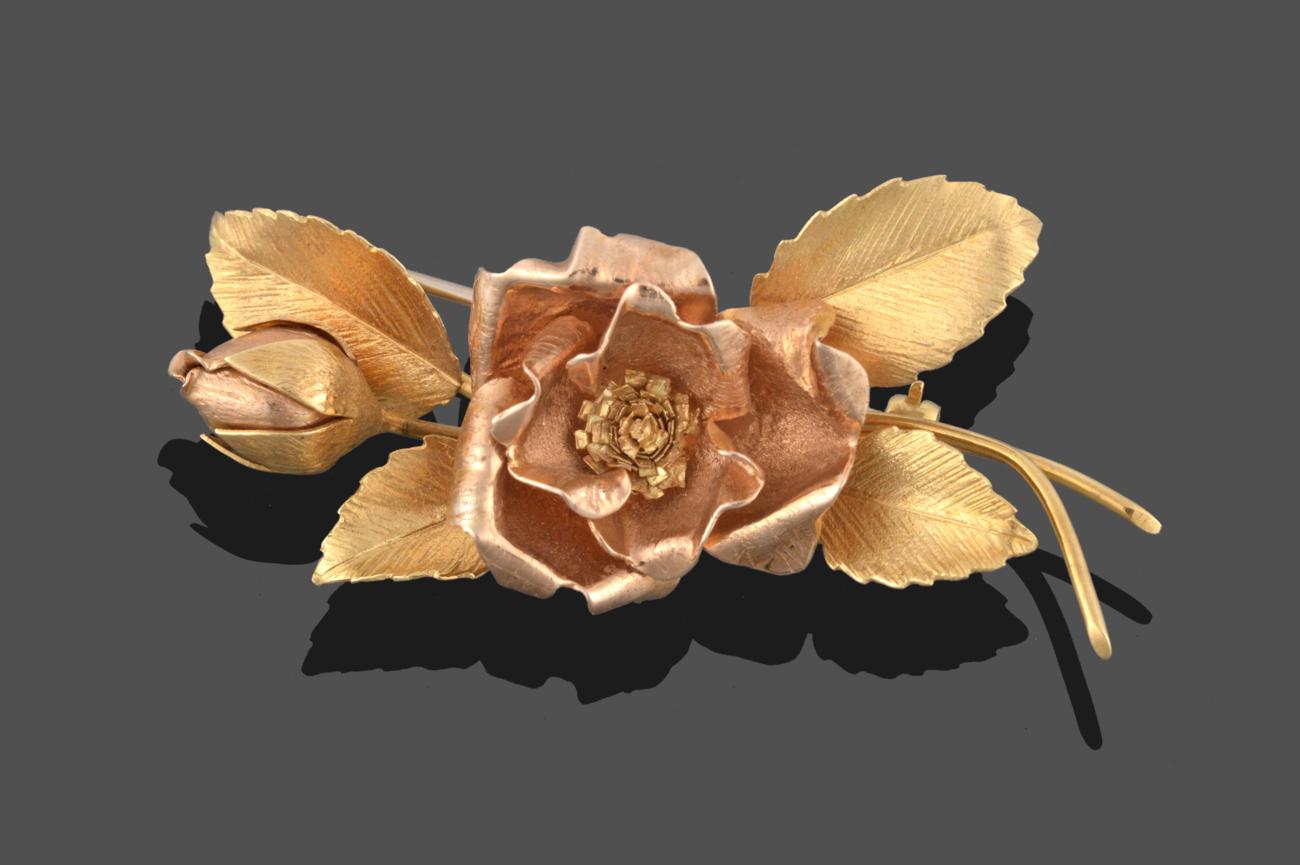 Lot 2091 - An 18 Carat Gold Floral Brooch, the central flower head surrounded by textured leaves and a further