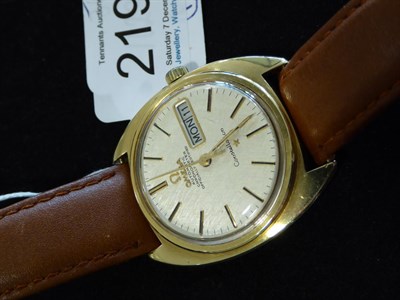 Lot 2199 - A Gold Plated Automatic Day/Date Centre Seconds Wristwatch, signed Omega, chronometer...