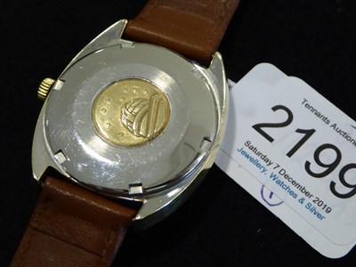 Lot 2199 - A Gold Plated Automatic Day/Date Centre Seconds Wristwatch, signed Omega, chronometer...
