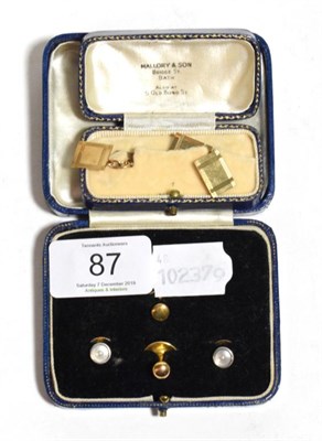 Lot 87 - A pair of 9 carat gold cufflinks and four 9 carat gold dress studs