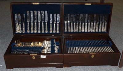 Lot 251 - Silver-plated Kings pattern flatware for twelve place settings, housed in a canteen together with a