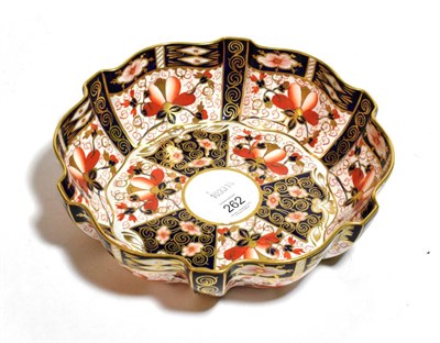 Lot 262 - A Royal Crown Derby old Imari bowl, pattern 2825, pre-1920, 10'' diameter