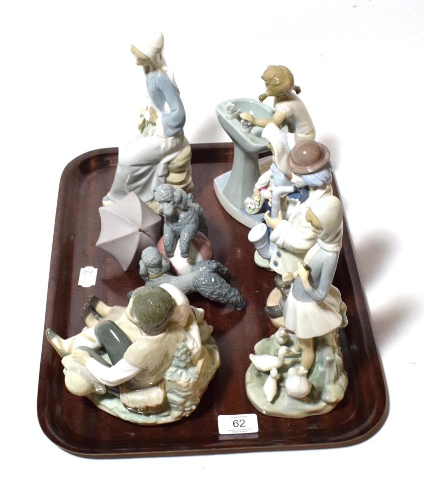 Lot 62 - A collection of seven Lladro figures