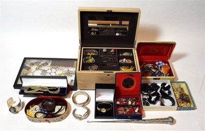 Lot 231 - A quantity of assorted jewellery including Whitby jet; bangles; brooches; rings; simulated...