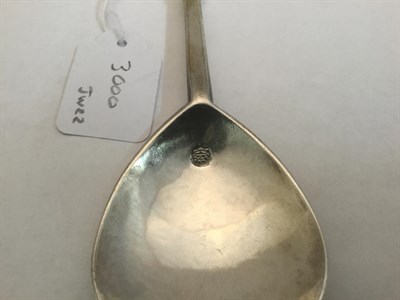 Lot 3000 - A James I Silver Apostle Spoon, by Richard Feake, London, 1617, the finial cast as St Thomas,...