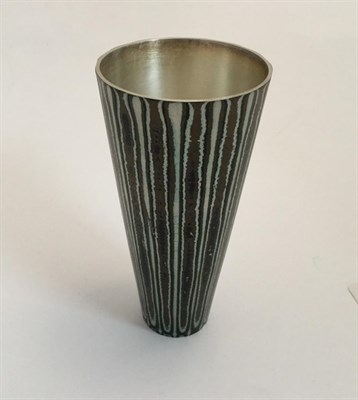 Lot 3162 - An Elizabeth II Silver, Copper and Gilding Metal Mokume Gane Beaker, by Alistair McCallum,...