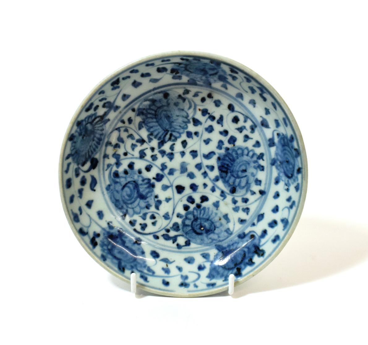Lot 1089 - A Chinese Porcelain Saucer Dish, late Ming, 16th/17th century, painted in underglaze blue with...