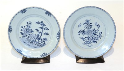 Lot 76 - A pair of Qianlong blue and white porcelain plates and stands