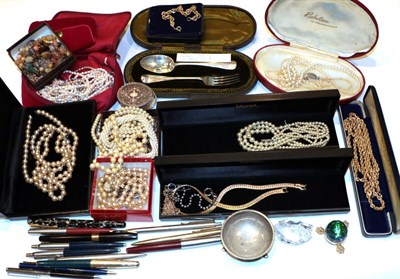 Lot 292 - A mixed lot of costume jewellery including a Christian Dior brooch, a Victorian Moonstone and split