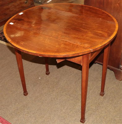 Lot 515 - A George III mahogany and satinwood crossbanded Pembroke table