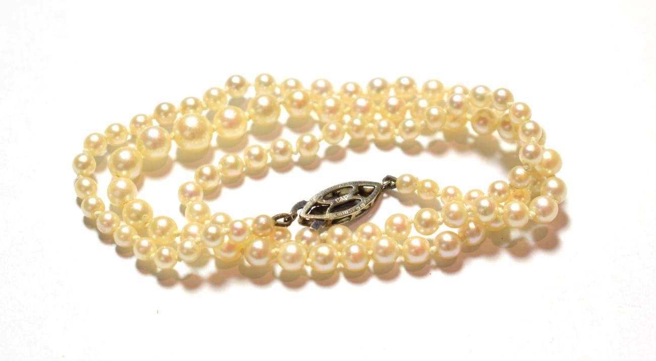 Lot 25 - A graduated cultured pearl necklace, clasp stamped '9' and '.375', length 52cm