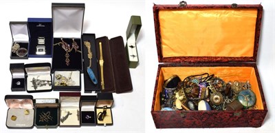 Lot 162 - A quantity of costume jewellery including rings, brooches, bangles, pendants on chains,...