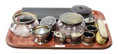 Lot 254 - A collection of assorted silver, including: a cased pair of Victorian silver fish-servers; a...