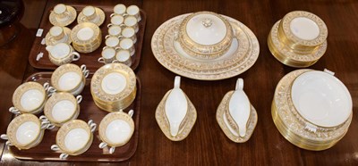 Lot 319 - A Wedgwood gold Florentine twelve piece part dinner service comprising: dinner plates, side plates