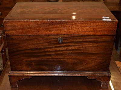 Lot 1194 - A George III mahogany cellarette on bracket feet, with later removable liner, 40cm by 54cm  by 31cm