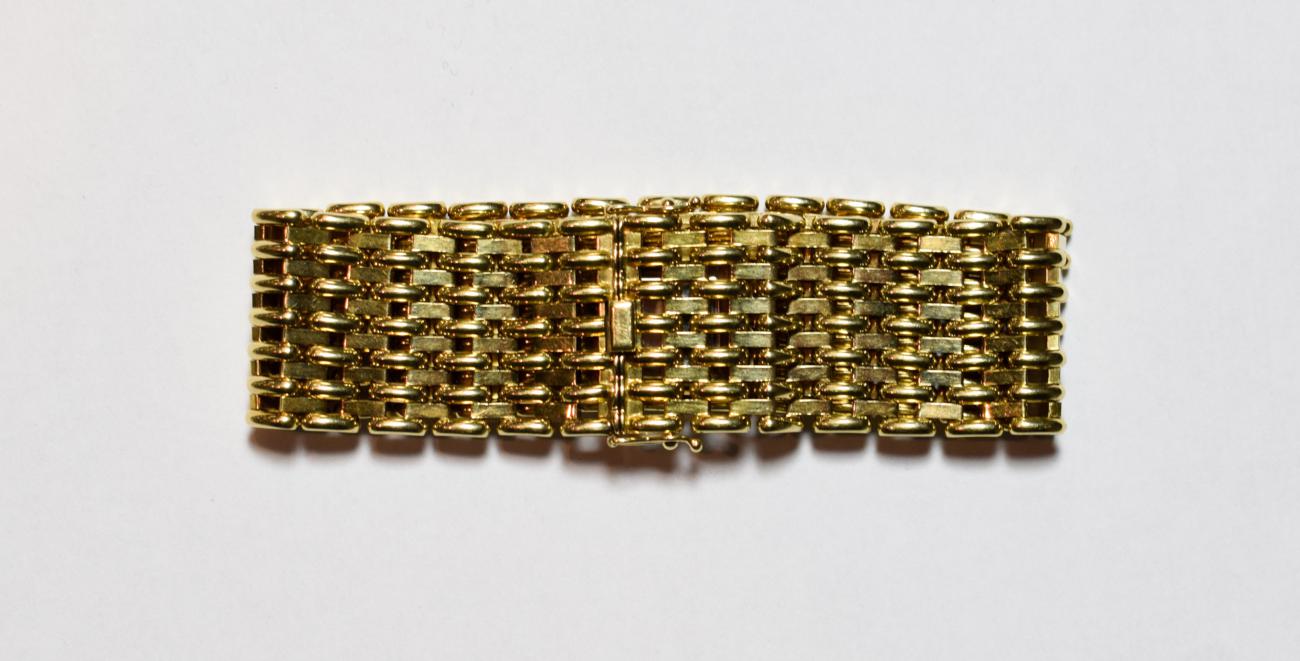 Lot 64 - A brick link bracelet, clasp stamped '585', length 17.5cm