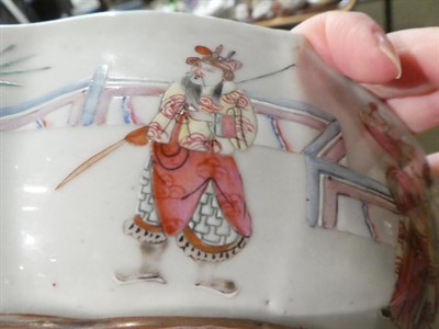 Lot 119 - A 19th century famille rose Chinese porcelain shaped dish, decorated with warriors