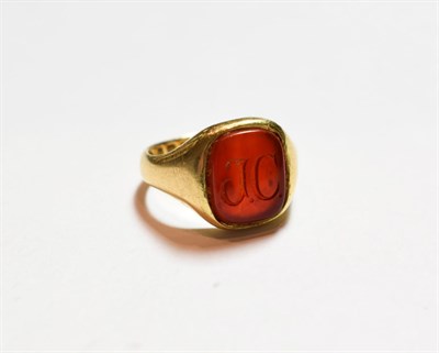 Lot 147 - An 18 carat gold cornelian signet ring, finger size O