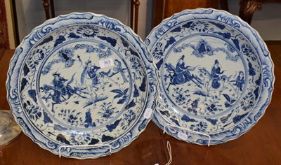 Lot 303 - A pair of 20th century blue and white chargers decorated with warriors