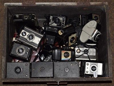 Lot 325 - A box of box cameras