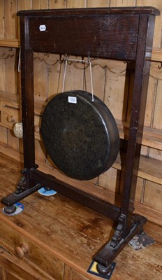 Lot 1223 - An oak dinner gong
