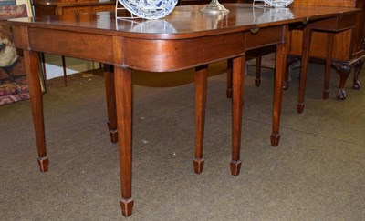 Lot 1257 - A mahogany extending dining table