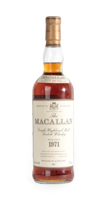 Lot 3006 - The Macallan Single Highland Malt Scotch Whisky 18 Years Old, distilled 1971, bottled 1989, 43% vol