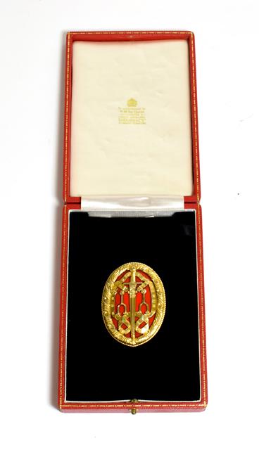 Lot 2032 - A Knight Bachelor's Badge, in silver gilt and red enamel, hallmarks for London 1957, in case of...