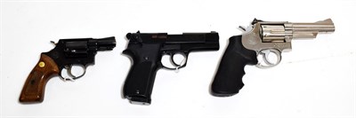 Lot 2309 - PURCHASER MUST BE 18 YEAR OF AGE OR OVER A Walther P88-8 Compact Blank Firing Automatic...