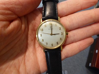 Lot 77 - A 9 carat gold centre seconds Omega wristwatch