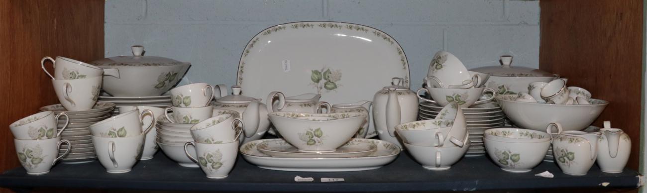 Lot 117 - An extensive Bavarian ''Franconia'' part tea, coffee and dinner service (qty)