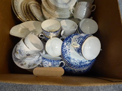 Lot 160 - A quantity of 19th/20th century ceramics including: a large blue and white willow pattern meat...