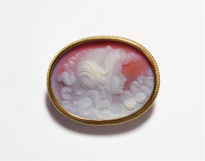 Lot 183 - A 9 carat gold cameo brooch, measures 3.7cm by 3.0cm