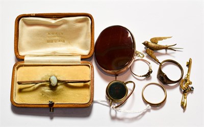 Lot 193 - A hardstone swivel fob, marks rubbed; an agate brooch, stamped '9CT', length 4.7cm; a 9 carat...