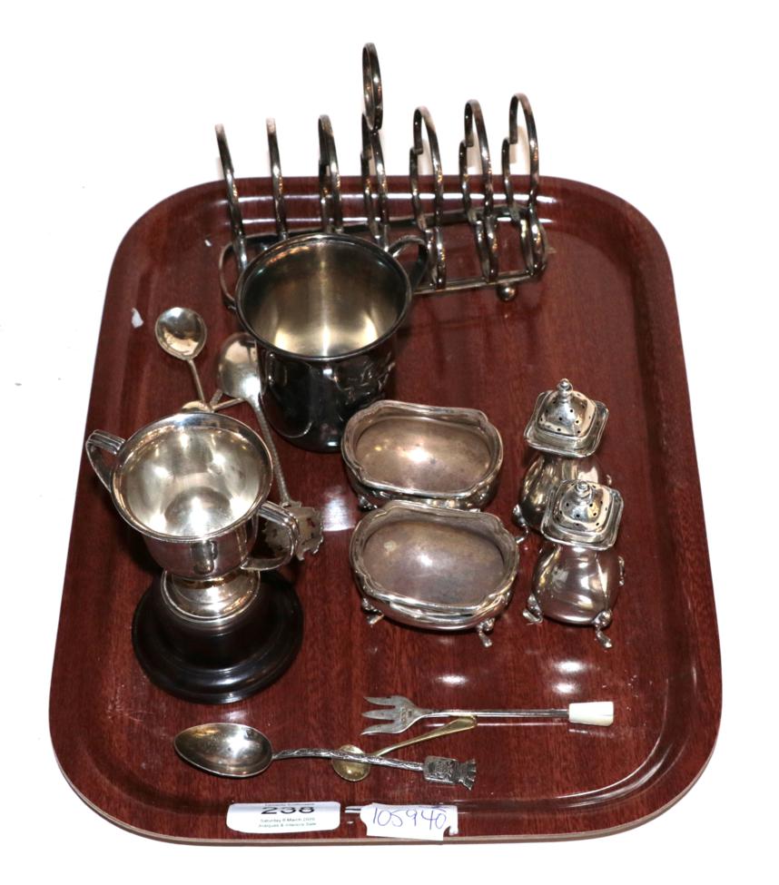 Lot 238 - A collection of silver and silver plate, including: an Edward VII silver seven-bar toast-rack,...