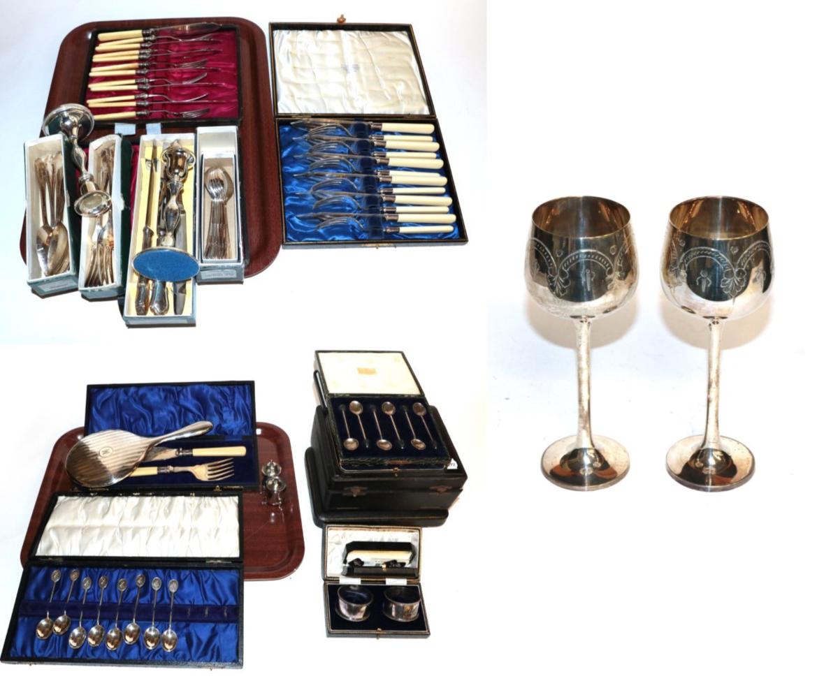 Lot 252 - A collection of silver and silver plate, including: a set of six silver cased teaspoons; six silver