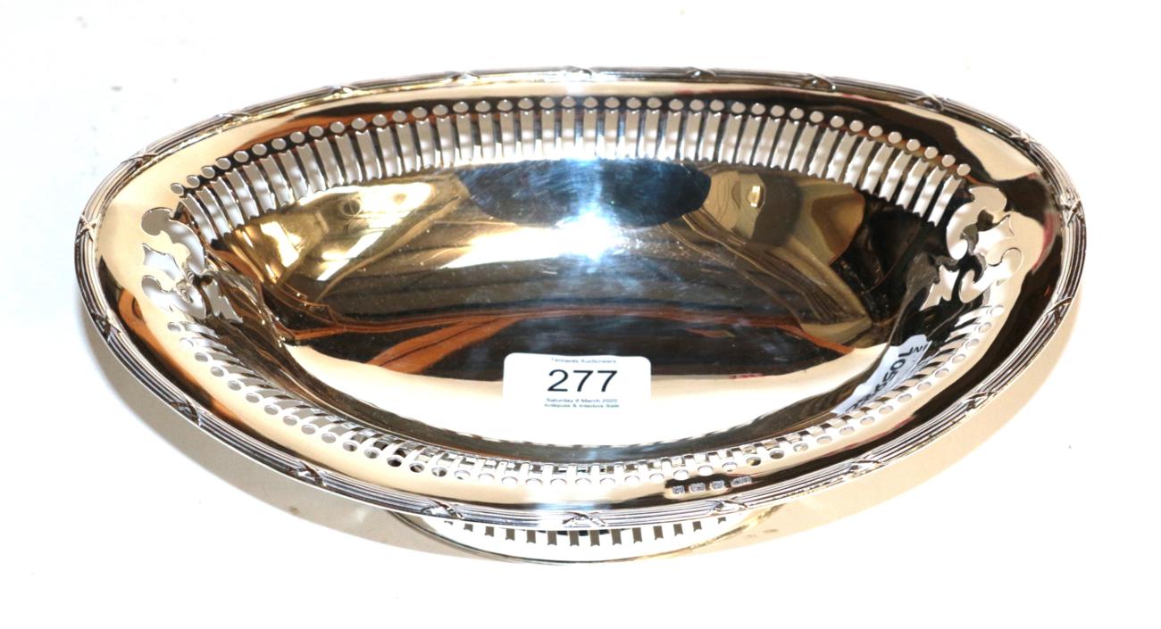 Lot 277 - An Edward VII silver basket by T. Wilkinson and Sons, Birmingham, 1907, oval and with pierced sides