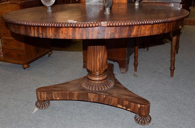 Lot 1233 - An early 19th century circular mahogany dining table in the manner of Gillows, 122cm diameter