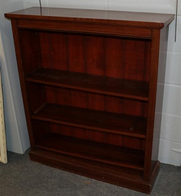 Lot 1322 - An Edwardian mahogany and satinwood banded bookcase, with three adjustable shelves, 100cm wide